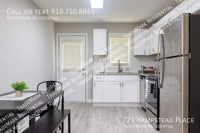 Building Photo - 721 Hampstead Pl