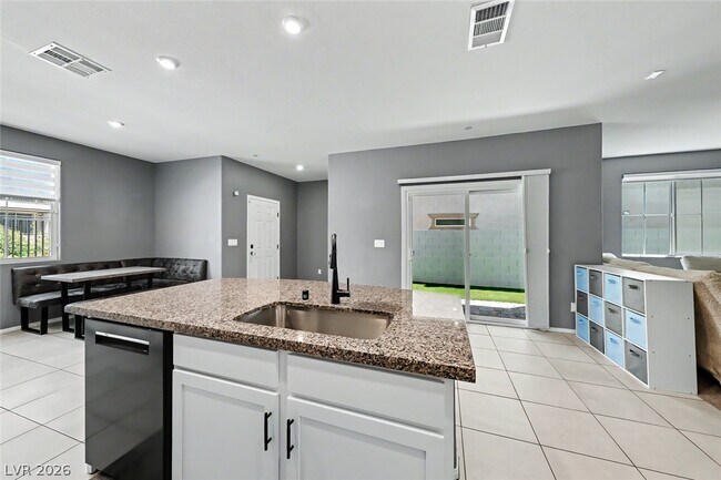 Building Photo - 10634 Sariah Skye Ave