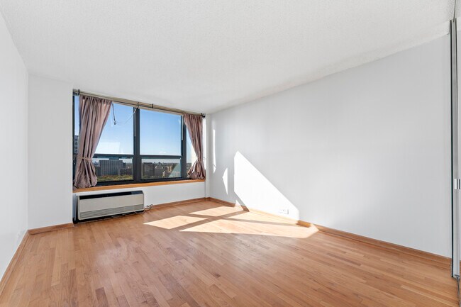 Building Photo - 5100 N Marine Dr
