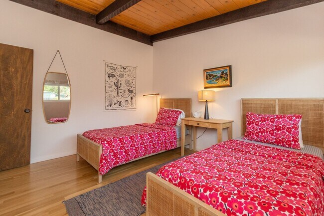 Building Photo - Spectacular Furnished 4 Bedroom/ 3 Bath Mid-Century Modern Retreat in Encinitas