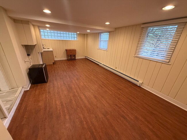 Building Photo - SHORT TERM RENTAL ONLY NOW to 5-31-25