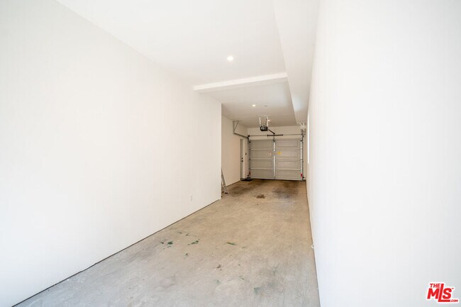 Building Photo - 246 N Dillon St