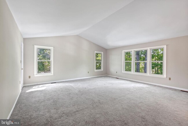 Building Photo - 10 Apple Blossom Ct