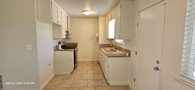 Building Photo - 3069 Thompson Ave