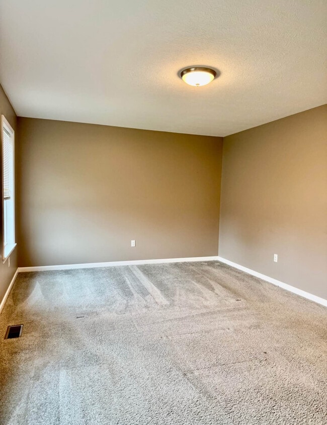 Building Photo - 85 Forest Ave