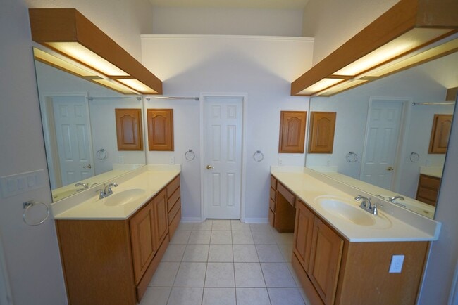 Building Photo - Beautifully Updated Home in Olympia Hills ...