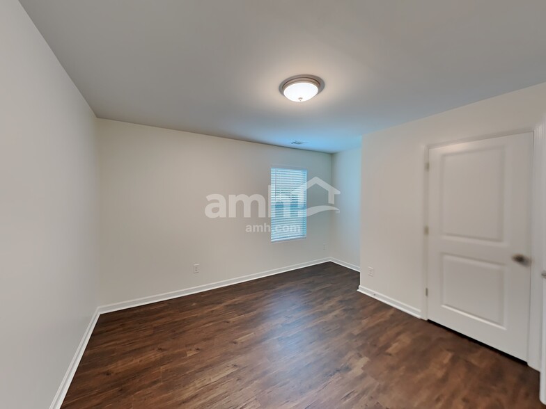 Building Photo - 296 Maxton Ave