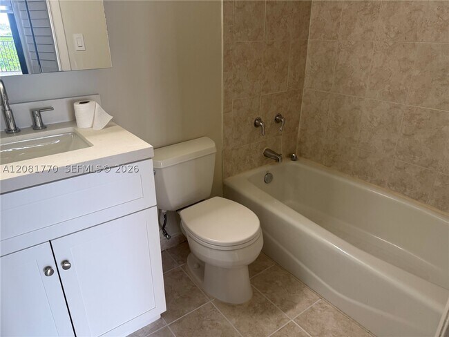 Building Photo - 540 Brickell Key Dr