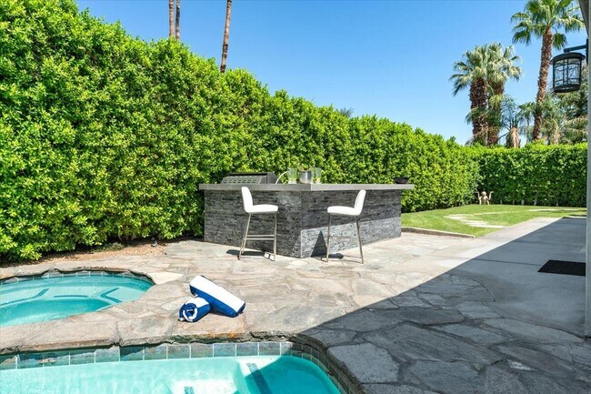Building Photo - 76140 Fairway Dr