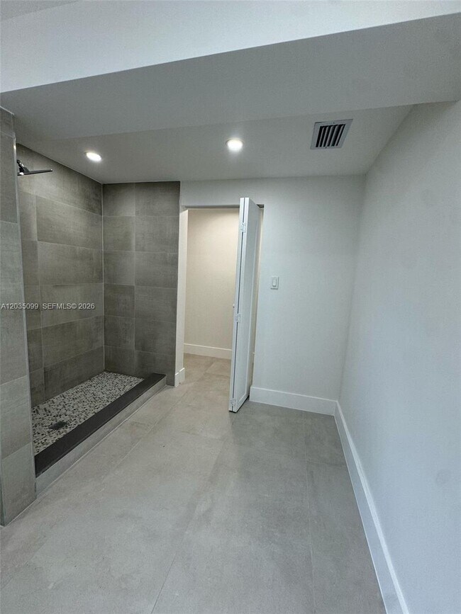 Building Photo - 4028 SW 49th Ct