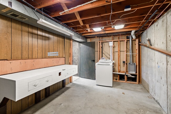 Building Photo - 36839 Gaylin Ave