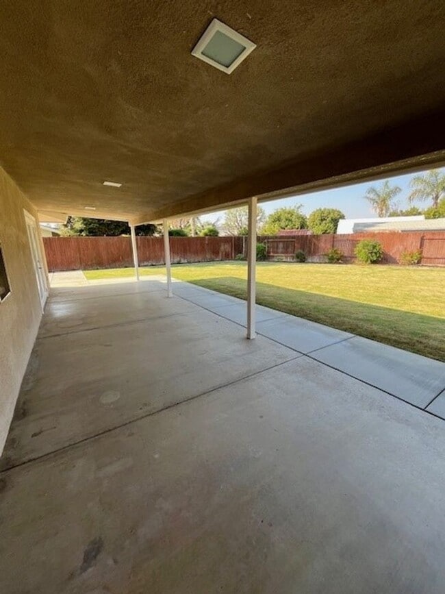 Building Photo - 8900 Campus Park Ct