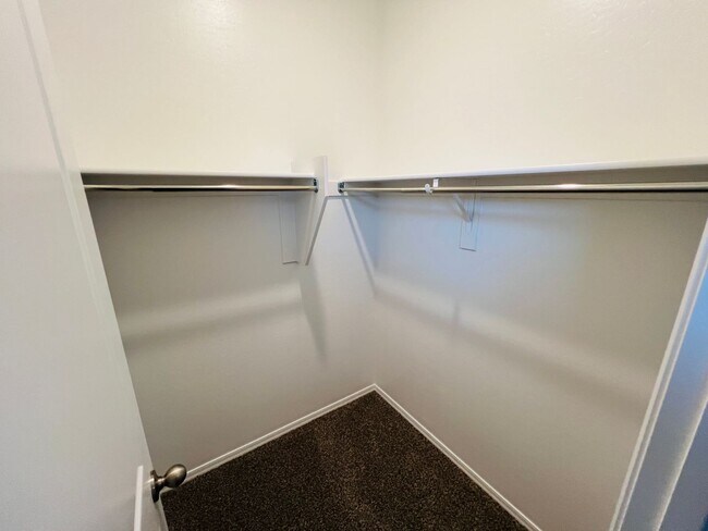 Building Photo - 1131 W Chimes Tower Dr