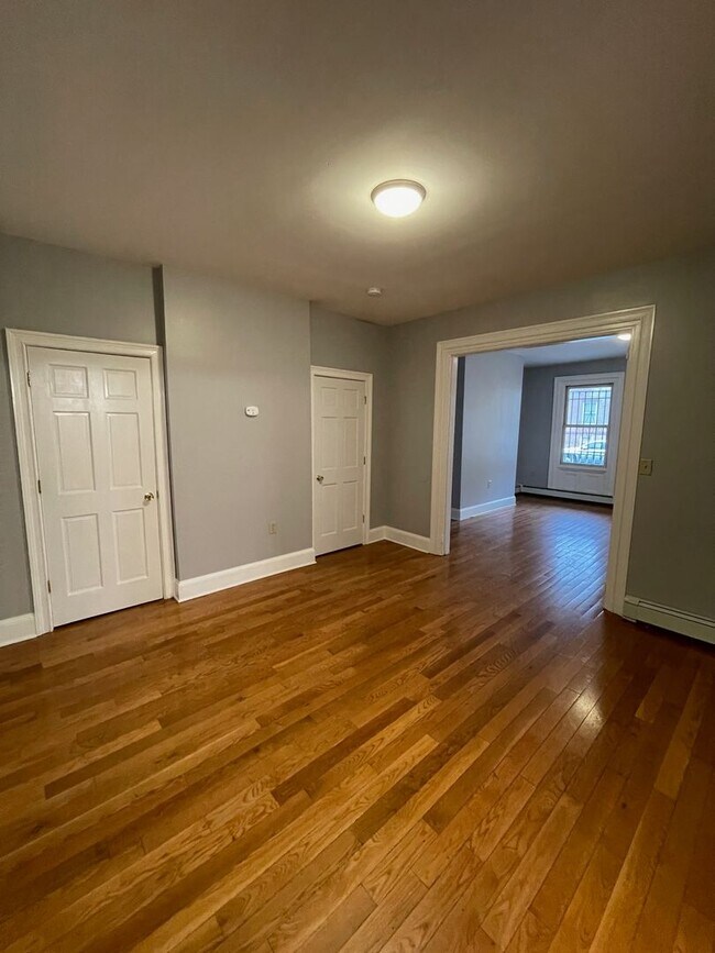 Building Photo - 41 Dubois St