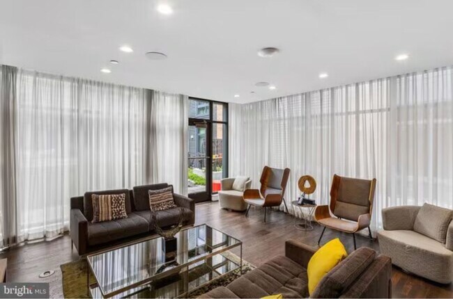 Building Photo - Southwest Water Front One Bedroom W/All Am...