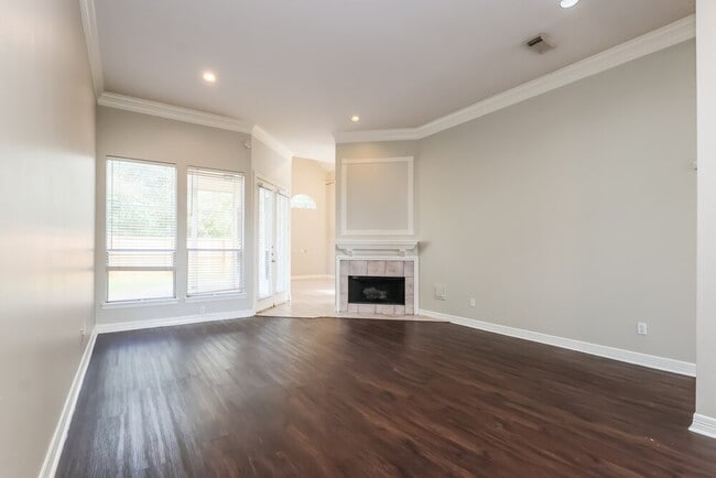 Building Photo - 5623 Evergreen Valley Dr