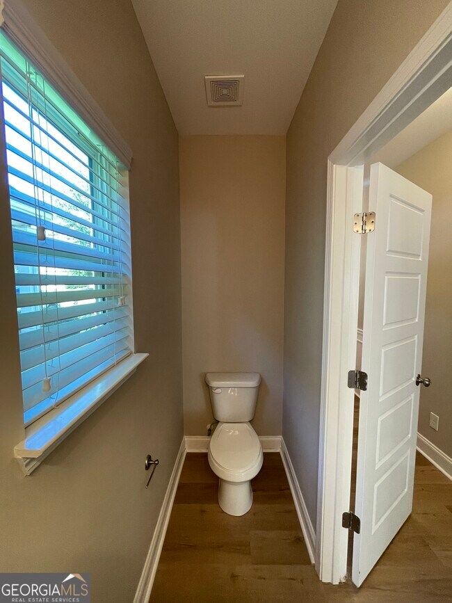 Building Photo - 495 Kirkland Dr