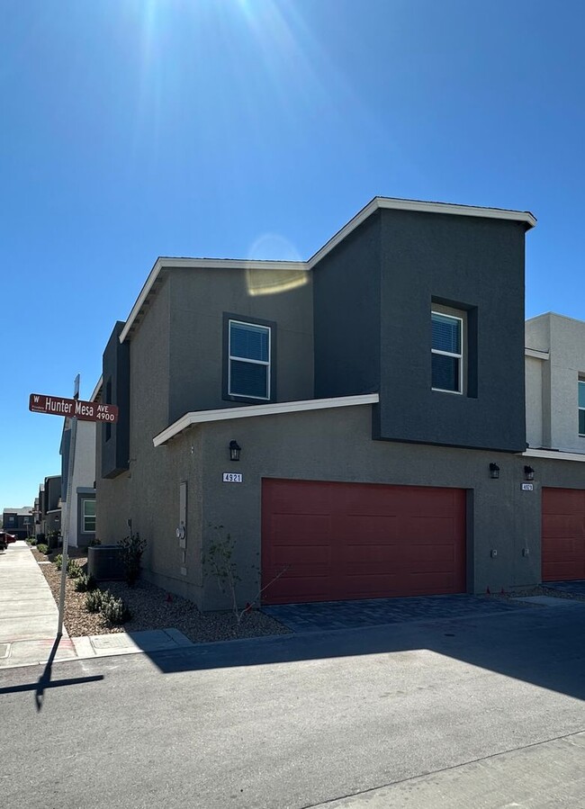 Building Photo - Decatur & Serene