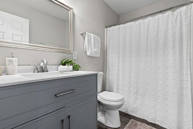 Building Photo - 484 Linwood Ave