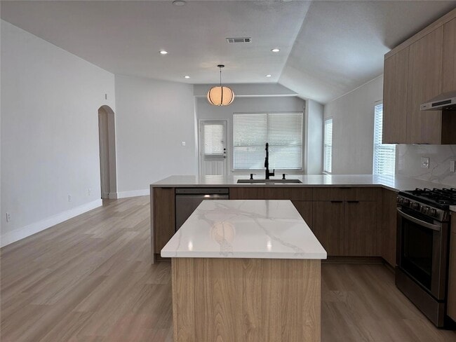 Building Photo - 1717 Bowerton Dr