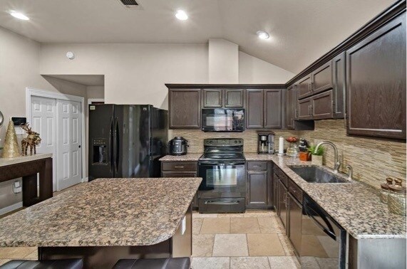 Building Photo - 120 Geronimo Cove