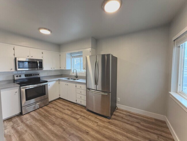 Building Photo - 1 Bedroom Salt Lake Condo  Available