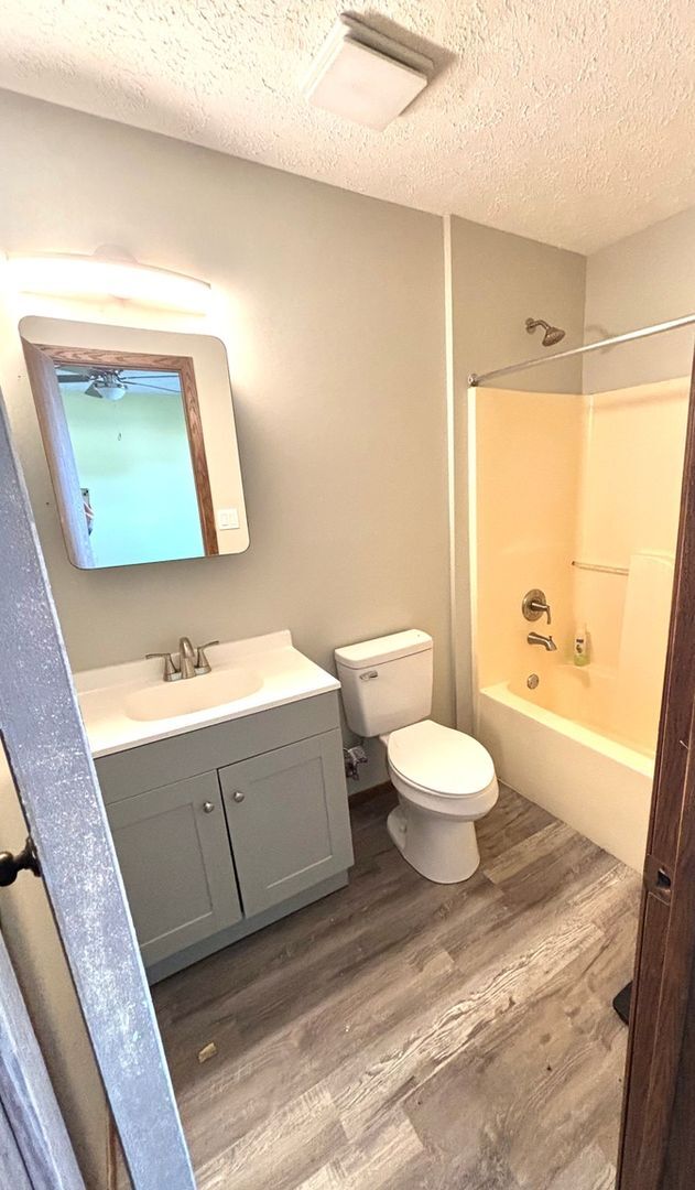 Building Photo - Charming 3BR Townhome in Pittsburgh