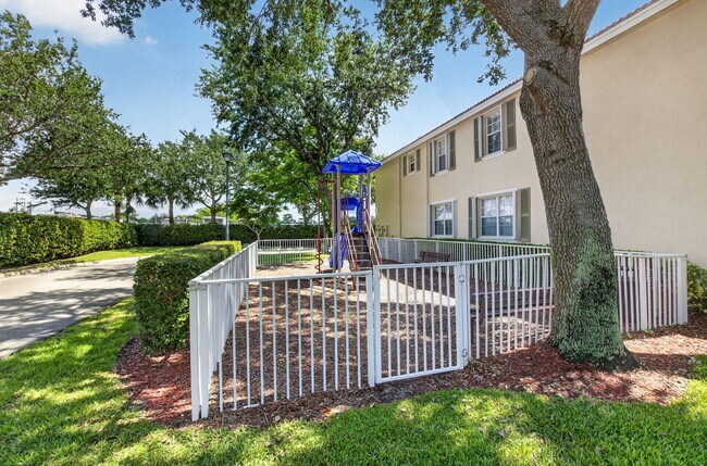 Building Photo - 1418 W Wickham Cir