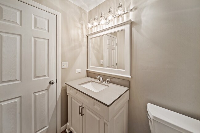 Building Photo - 1502 Carrol Ct