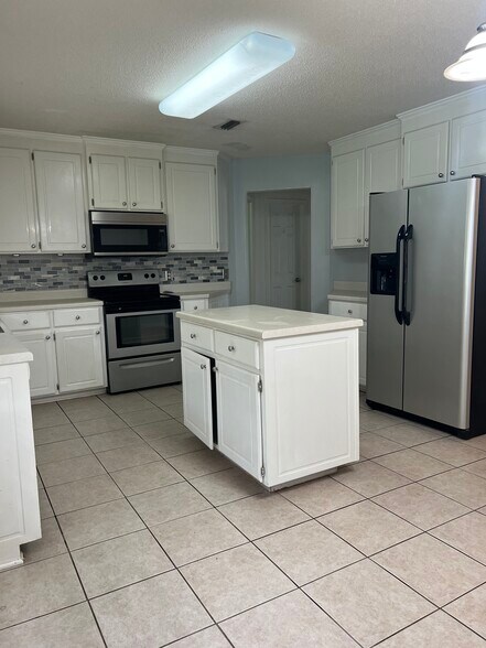 Building Photo - 412 Fulton Dr