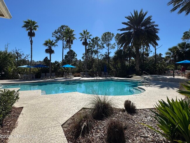 Building Photo - 1701 The Greens Way