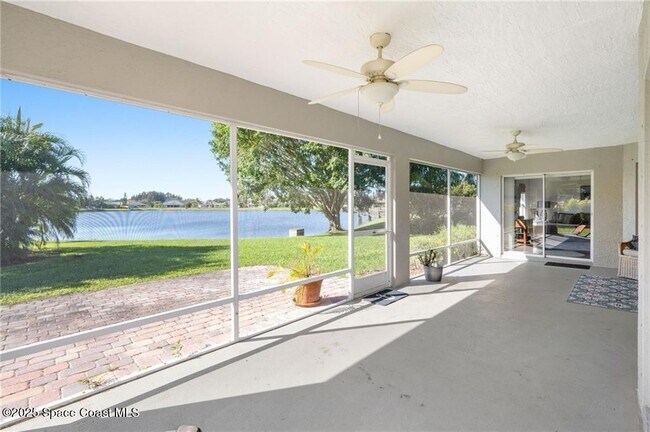 Building Photo - 935 Southlakes Way SW