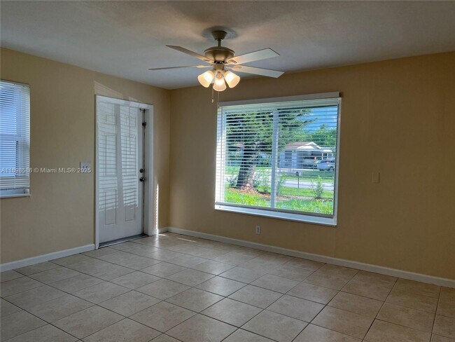 Building Photo - 6241 SW 38th Ct