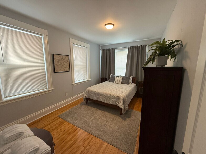 Building Photo - 32 Reedsdale St