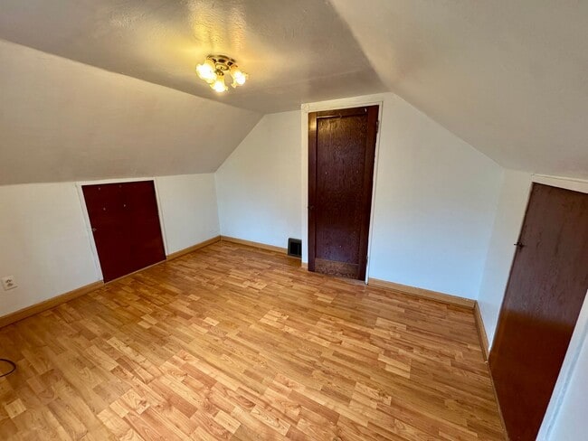 Building Photo - Charming 4 Bed 1.5 Bath house with BRAND NEW KITCHEN!!!