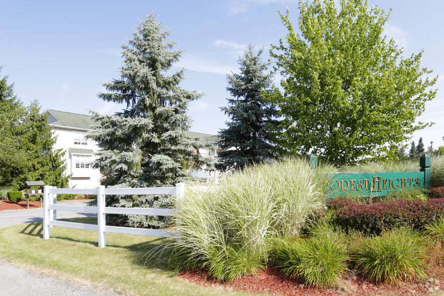 Front Entrance - Forest Heights Apartments