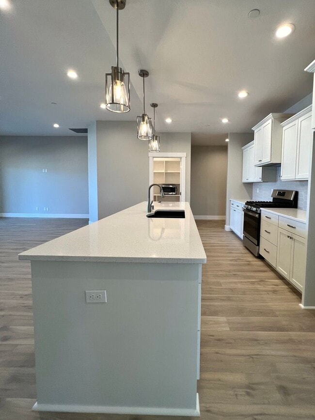 Building Photo - 2609 Sunray Ave