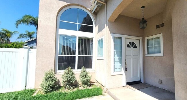 Building Photo - Single Family House -- 4 Bedrooms + 2.5 Ba...
