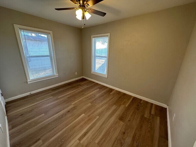 Building Photo - 1909 Pecos St