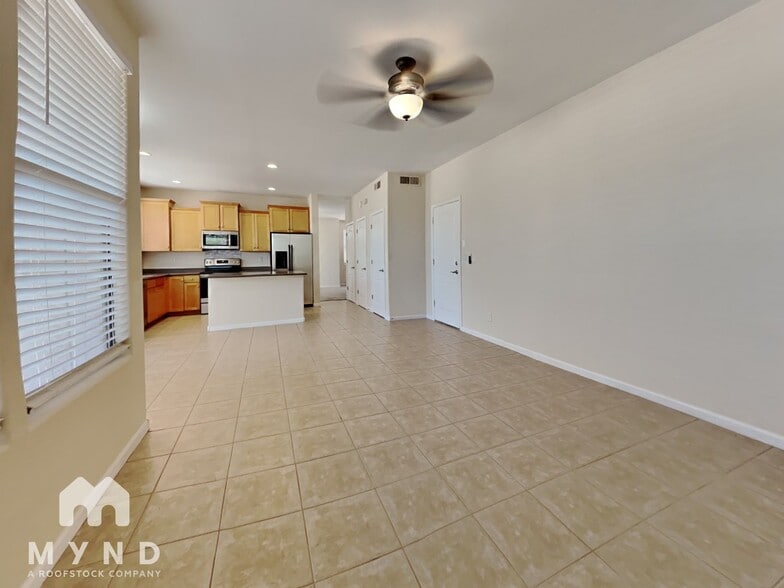 Building Photo - 13514 W Cypress St