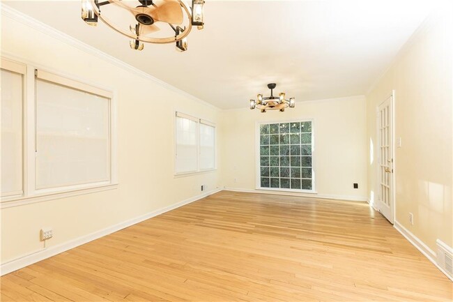 Building Photo - 200 W Paces Ferry Rd NW