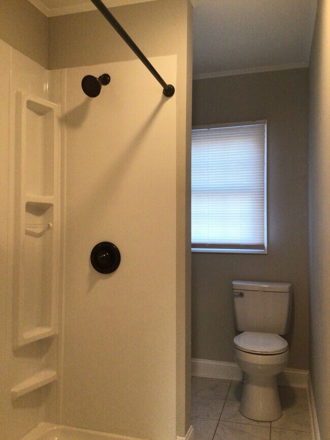 Building Photo - MOVE-IN SPECIAL! $250 off 1st full month's rent with move-in by 3/31/26!!!