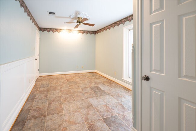 Building Photo - 7546 Maple Tree Dr