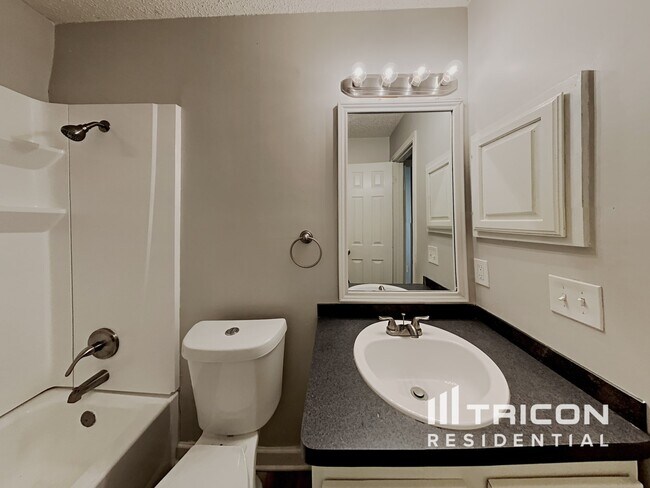 Building Photo - 212 Sunset Dr
