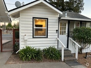 Building Photo - Cute Country Cottage 1 bedroom 1 bath