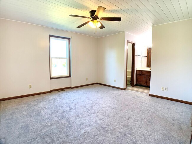 Building Photo - 501 Eysian Rd