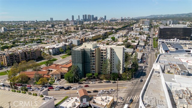 Building Photo - 321 S San Vicente Blvd