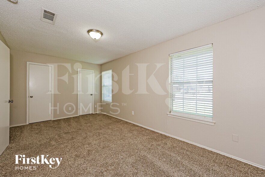 Building Photo - 606 Plainview Dr