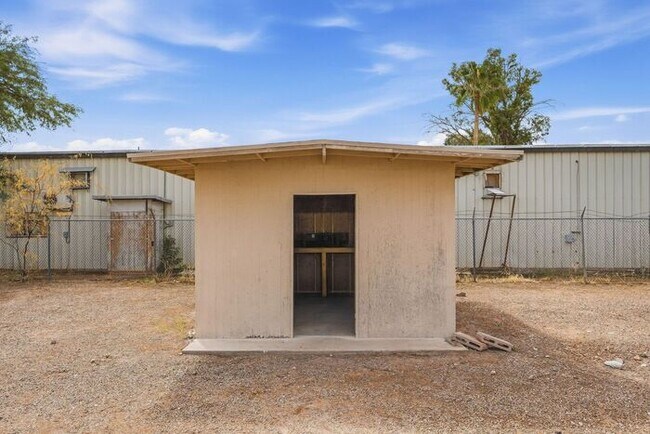 Building Photo - Bright 3-Bed Tucson Rental Home with Expansive Fenced Backyard Near U of A