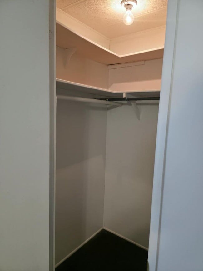 Building Photo - 2 BEDROOM 2 BATHROOM ON THE GOLF COURSE